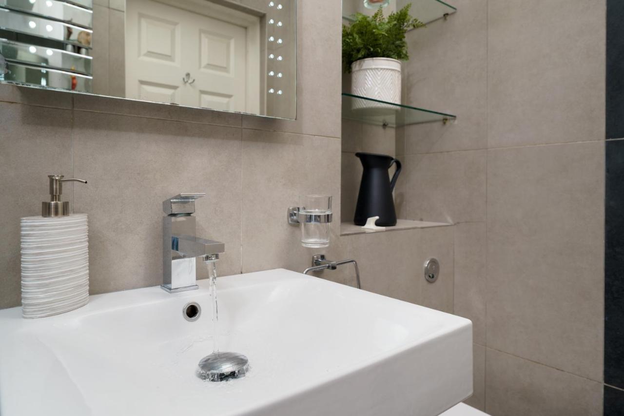 2 Bedr, 3 Beds, 1 Bath Thames, Trafalgar Sq Londýn Exteriér fotografie