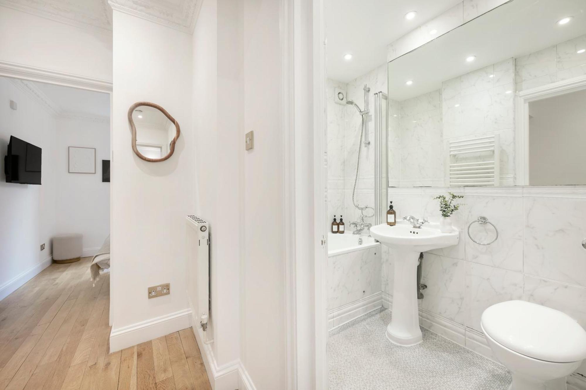 2 Bedr, 3 Beds, 1 Bath Thames, Trafalgar Sq Londýn Exteriér fotografie